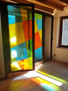 porte in vetro singola a battente colorata